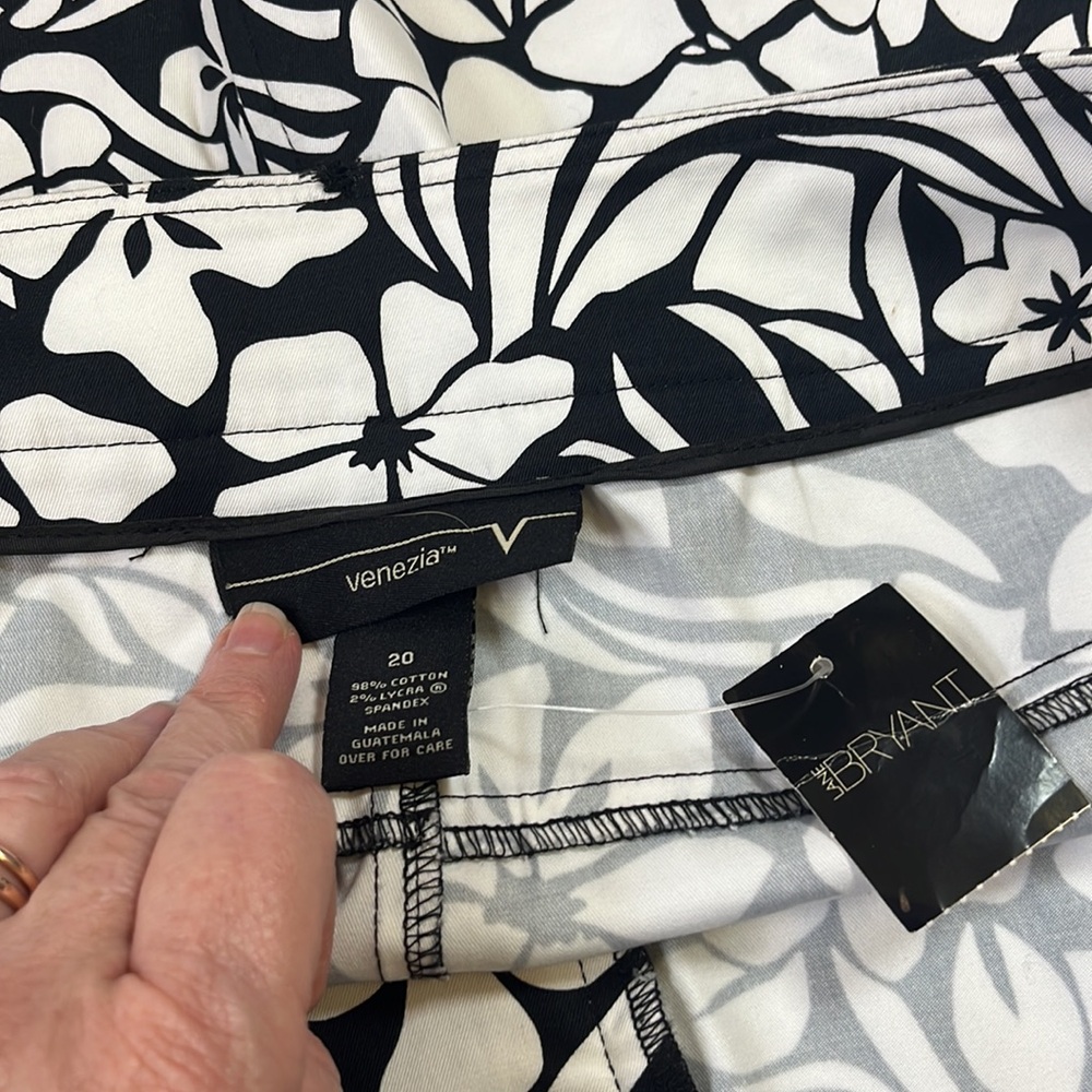 Venezia Black and White Floral Mini Skirt Plus Size Stretch A-Line Skirt - Picture 6 of 8